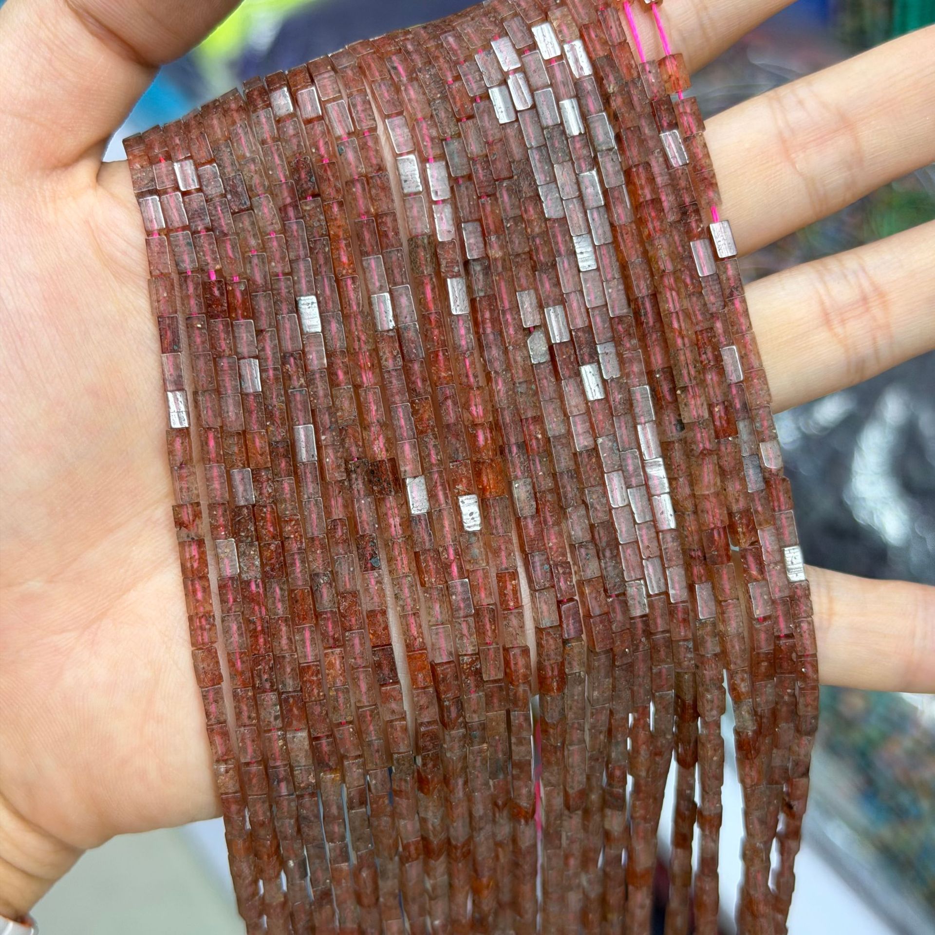 Strawberry crystal 2x4mm