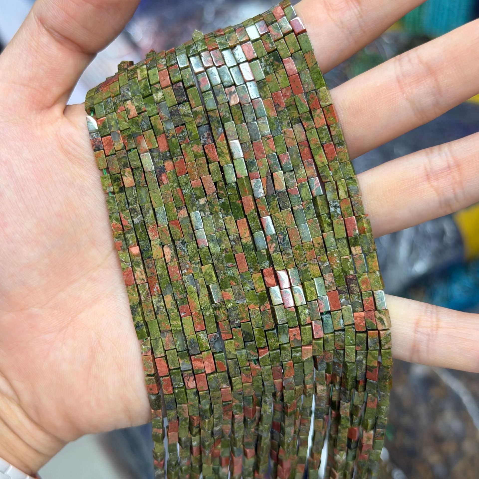 Floral green stone 2x4mm