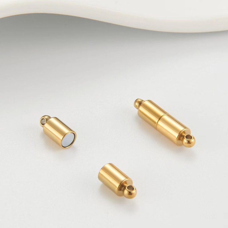 6:Gold integrated bucket buckle