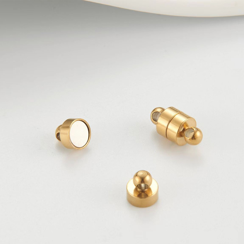 8:Gold one-piece small buckle
