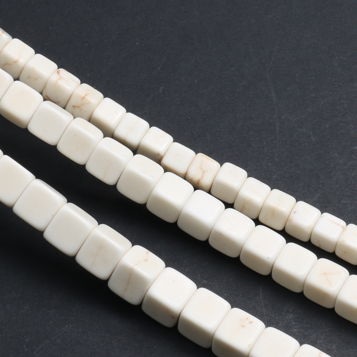 5:Square beads, 4mm (95 beads per strand)