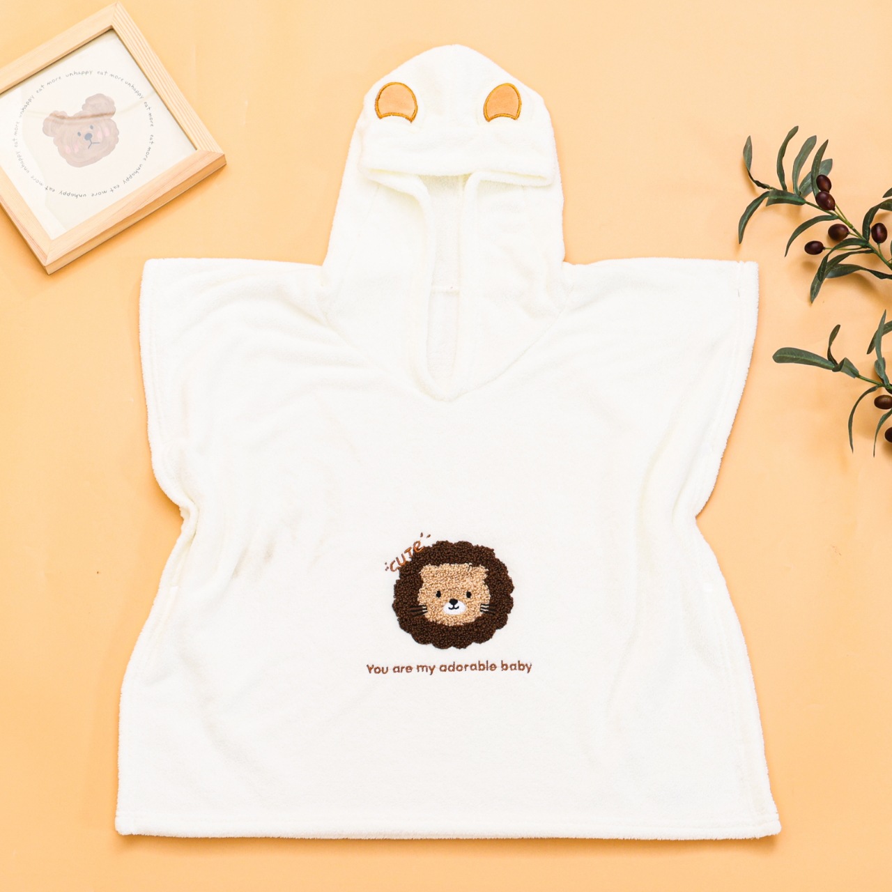 Towel embroidered lion cape