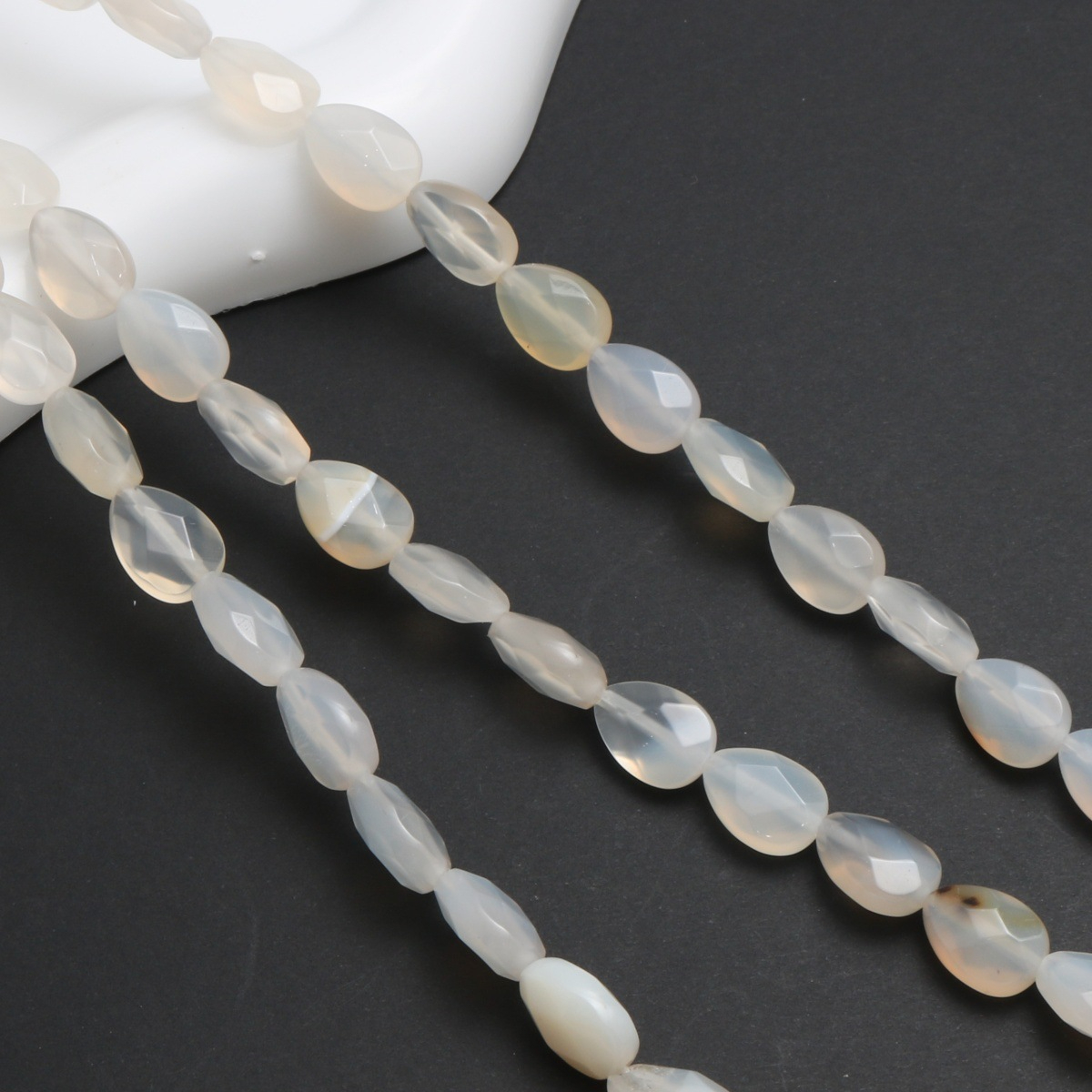 21:white agate