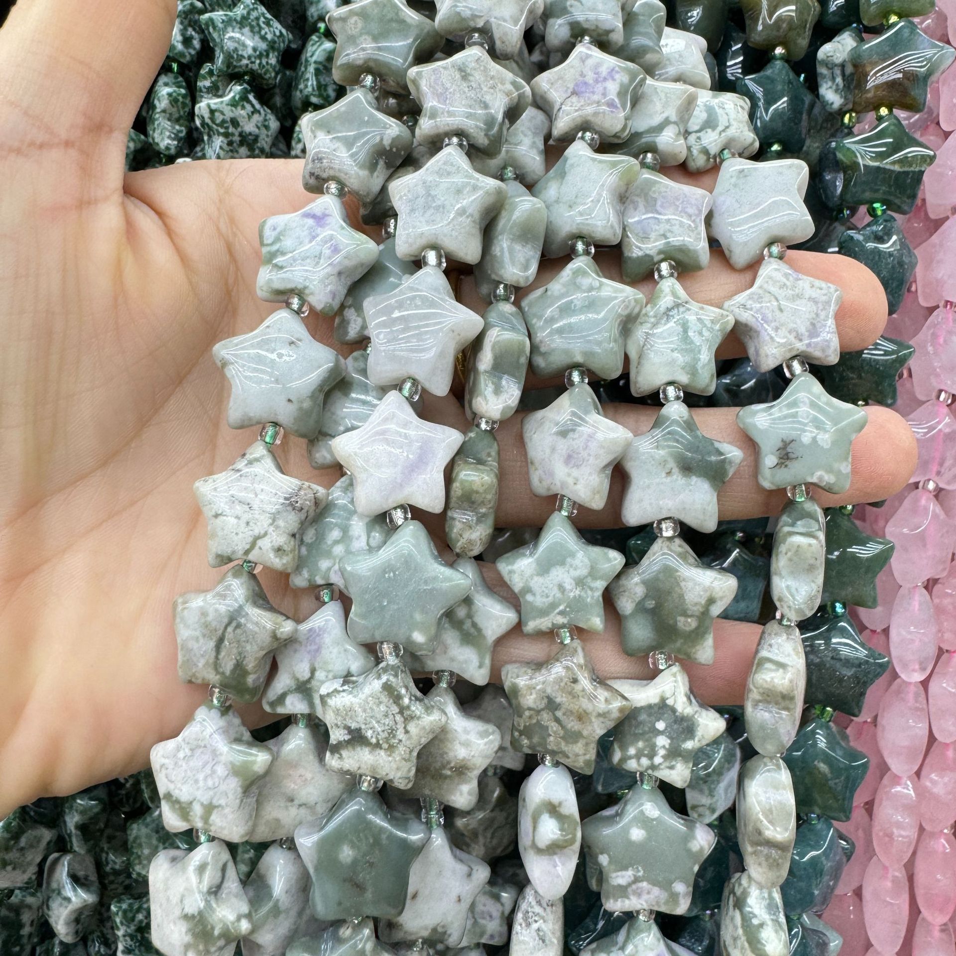 11:Auspicious jade (about 25 pieces)