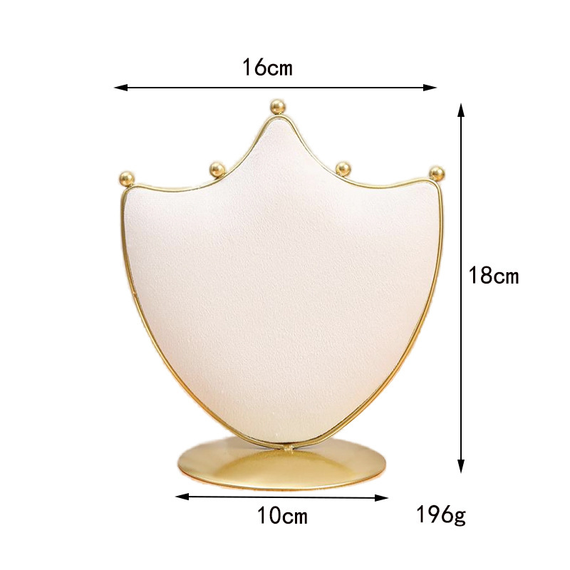 1:Crown small off-white