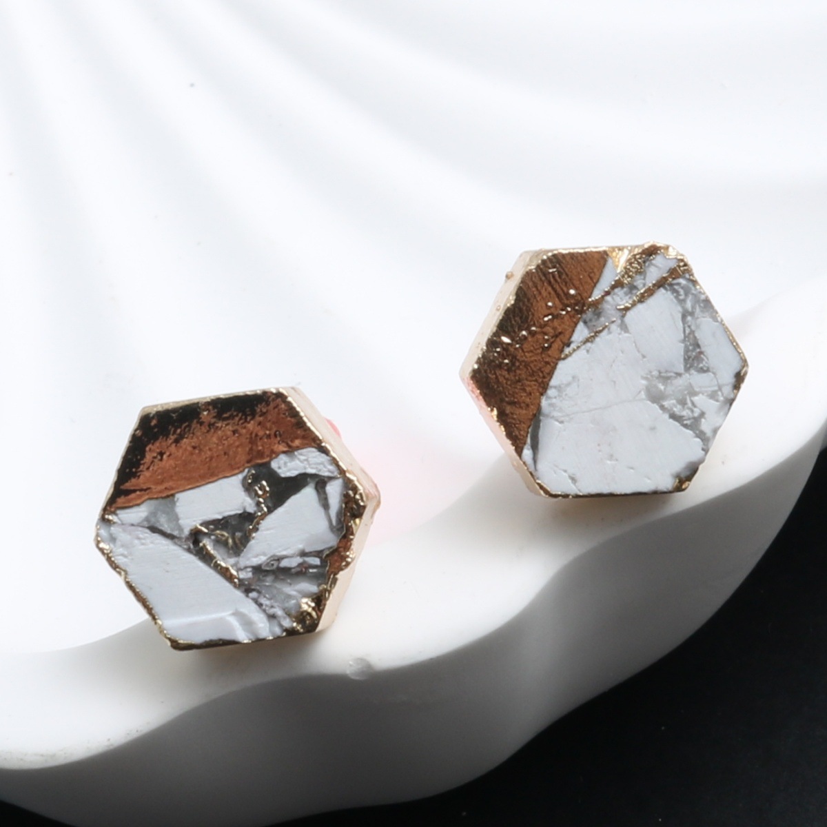 4:Brownish-white