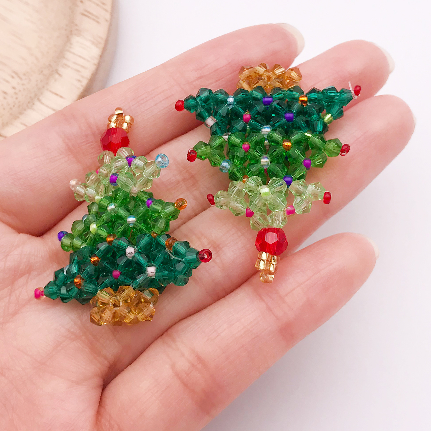1 green crystal beaded woven Christmas tree 39x32x