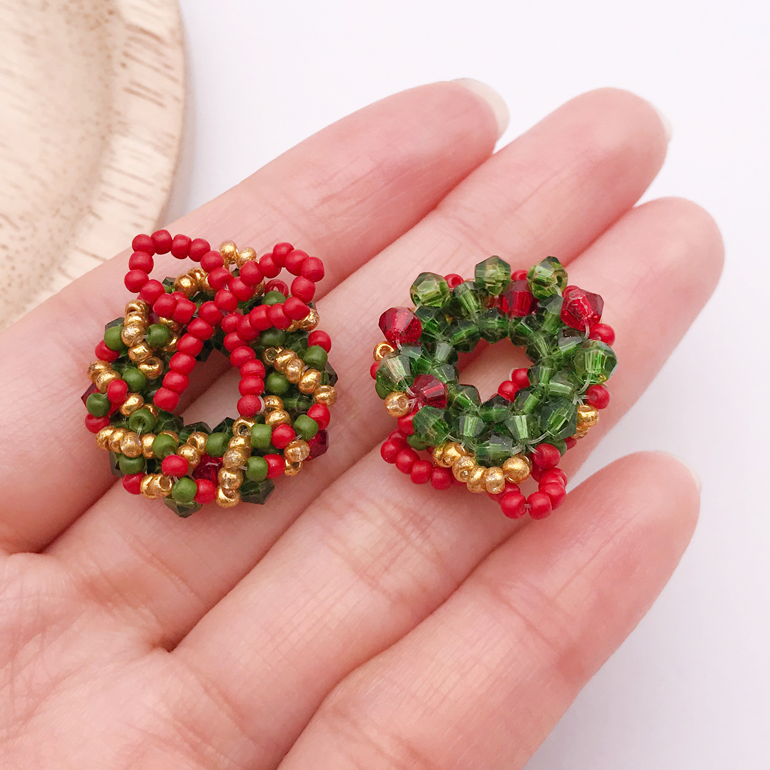 1 green crystal beaded woven three-dimensional Chr