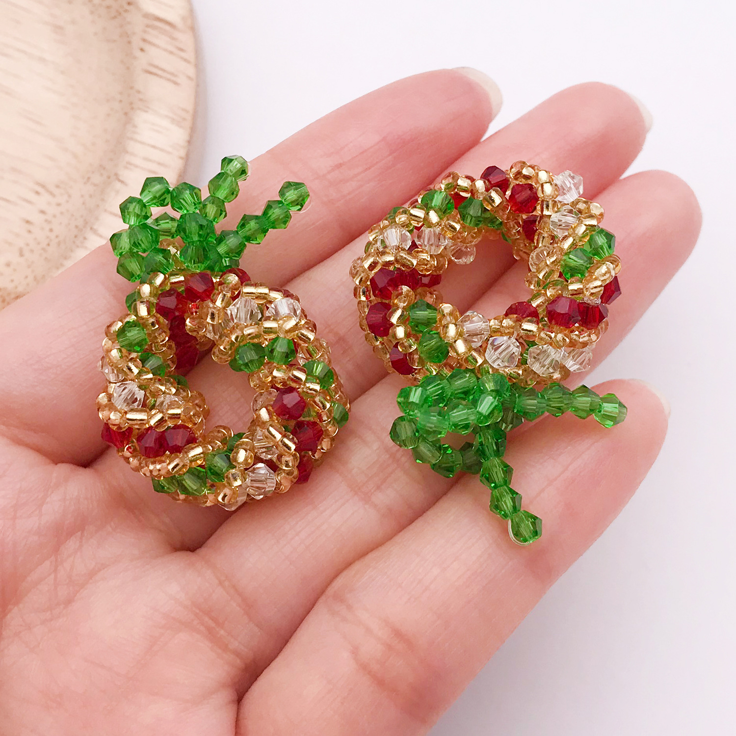 1 green crystal beaded woven three-dimensional Chr