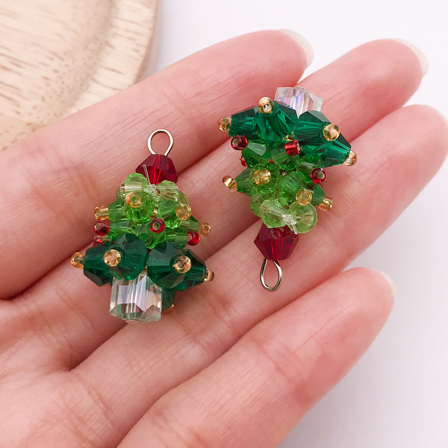 1 green crystal beaded woven three-dimensional Chr