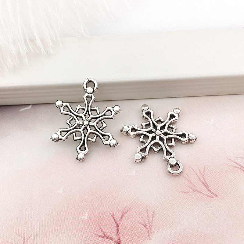 1 ancient silver snowflake 15x20mm-8389