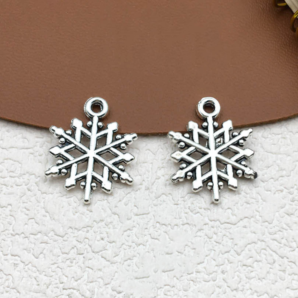 1 ancient silver snowflake 15x20mm-8393