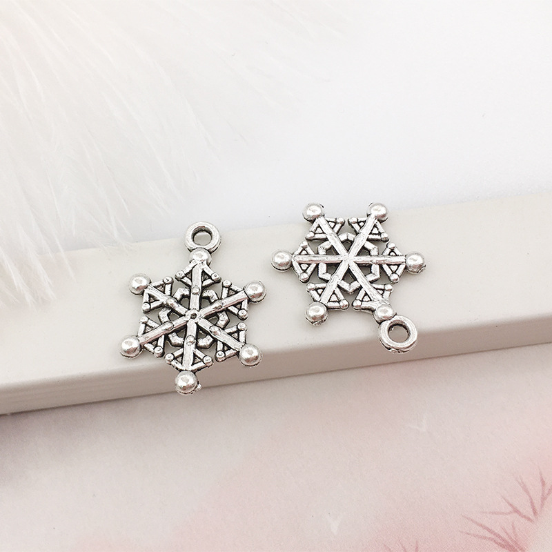 1 ancient silver snowflake 15x20mm-8395
