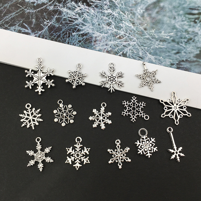 1:Mixed 14 snowflake pendants-sn273