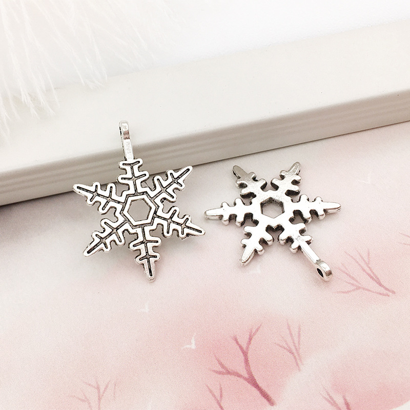 2:1 ancient silver snowflake 17x23mm-10078