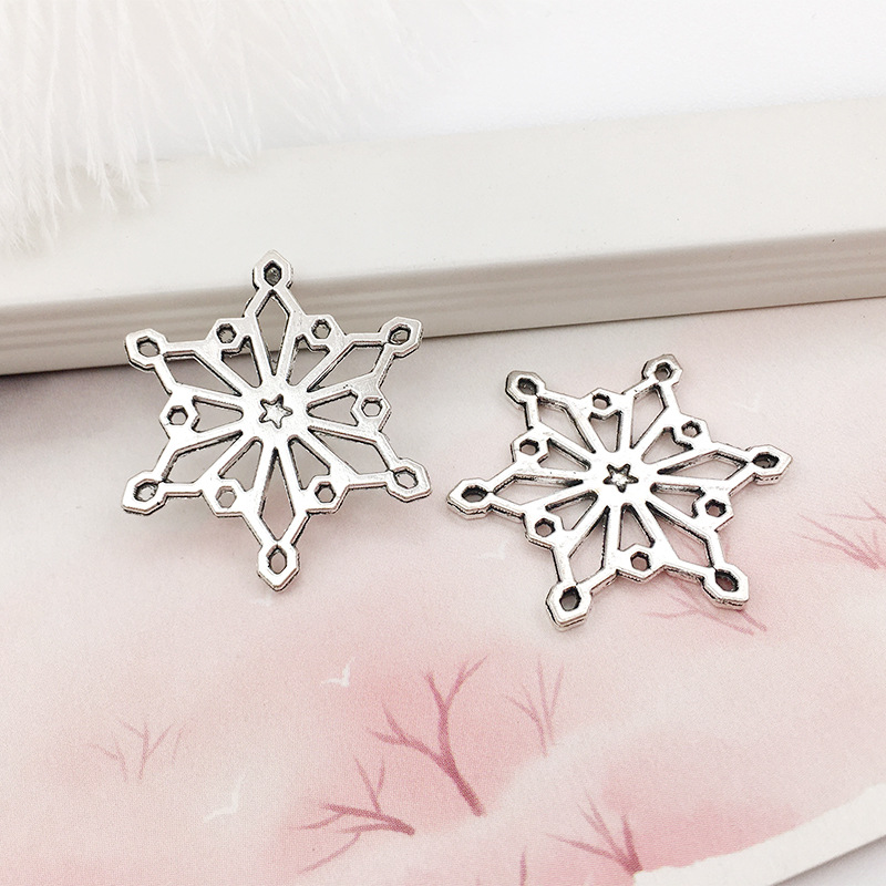 3:1 ancient silver snowflake 24mm-10079