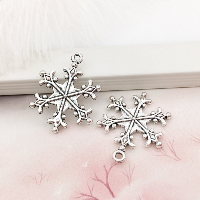 4:1 ancient silver snowflake 22x28mm-4075