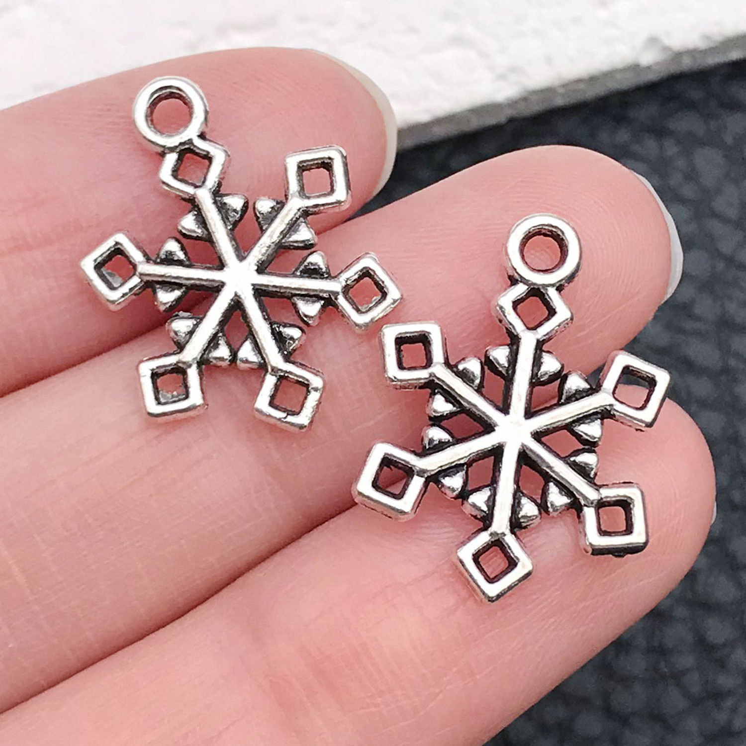 1 ancient silver snowflake 15x20mm-1g-11421