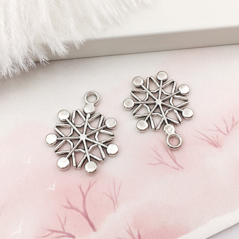 14:1 ancient silver snowflake 16x20mm-9148