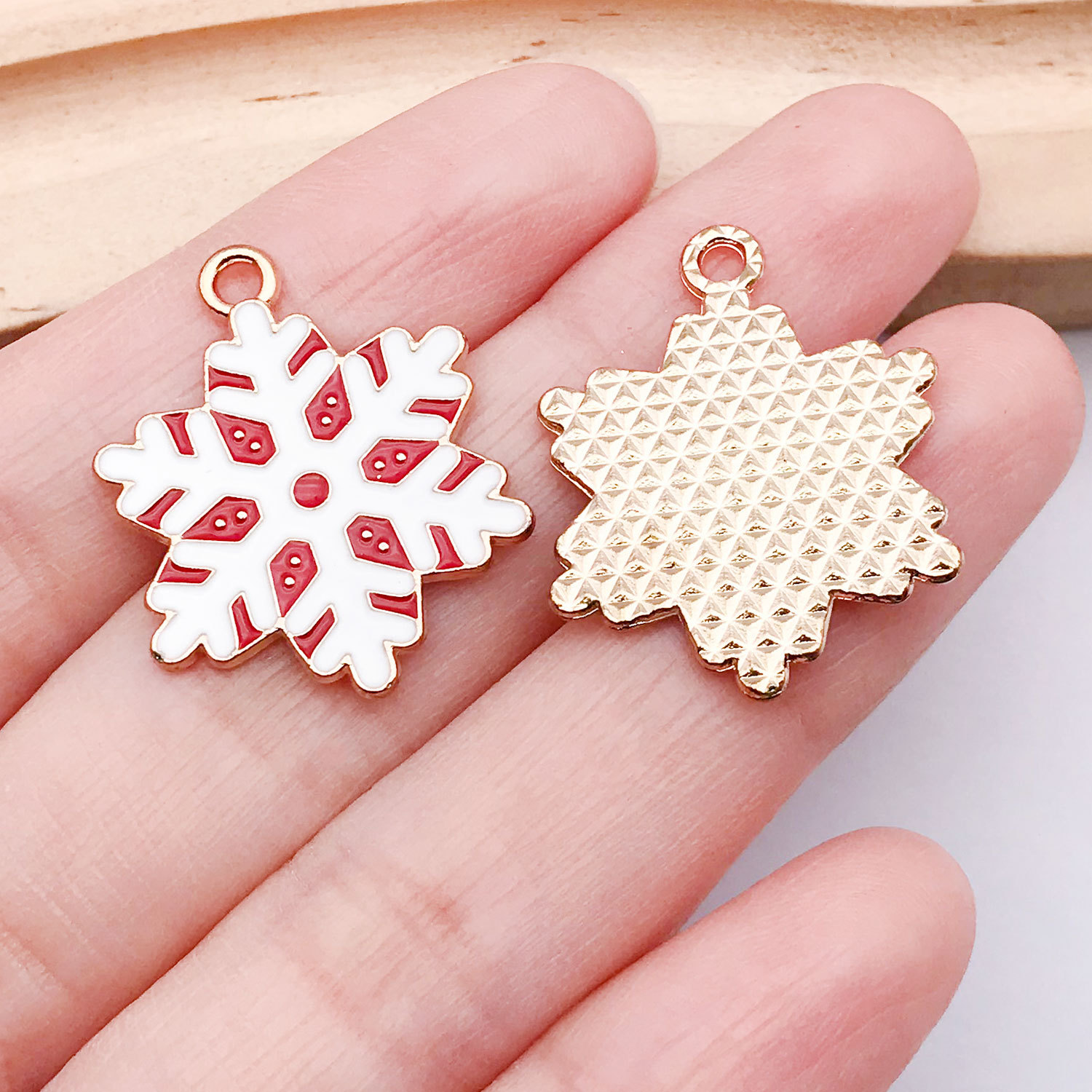 13:1 white snowflake 25.5x20mm-1.7g-25276