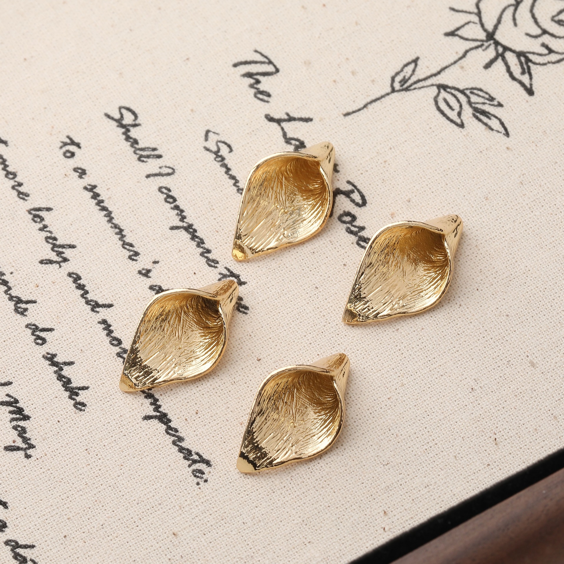 1:24.9x14.2x7mm 14k gold 1 piece a style