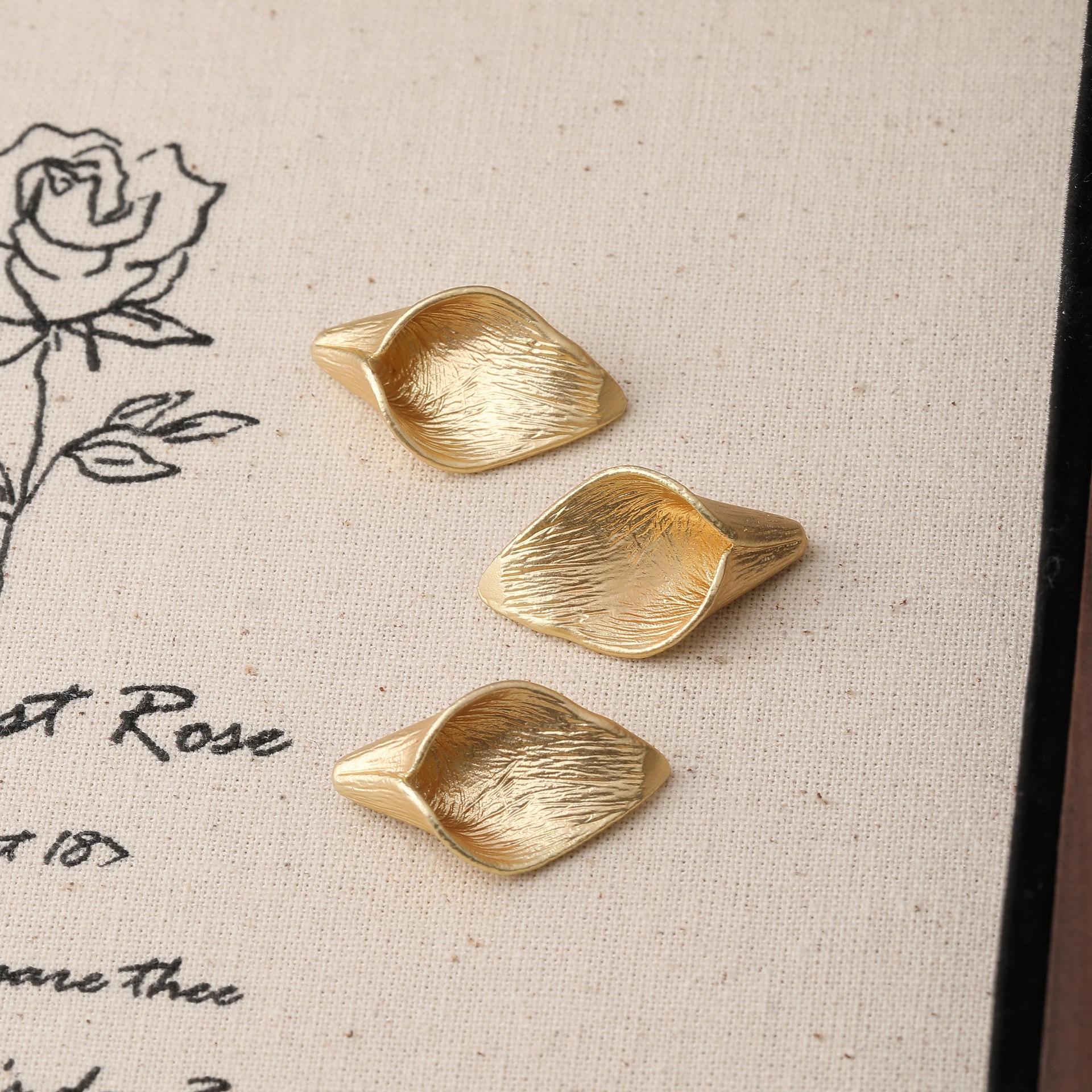 2:24.9x14.2x7mm matte gold 1 piece a style