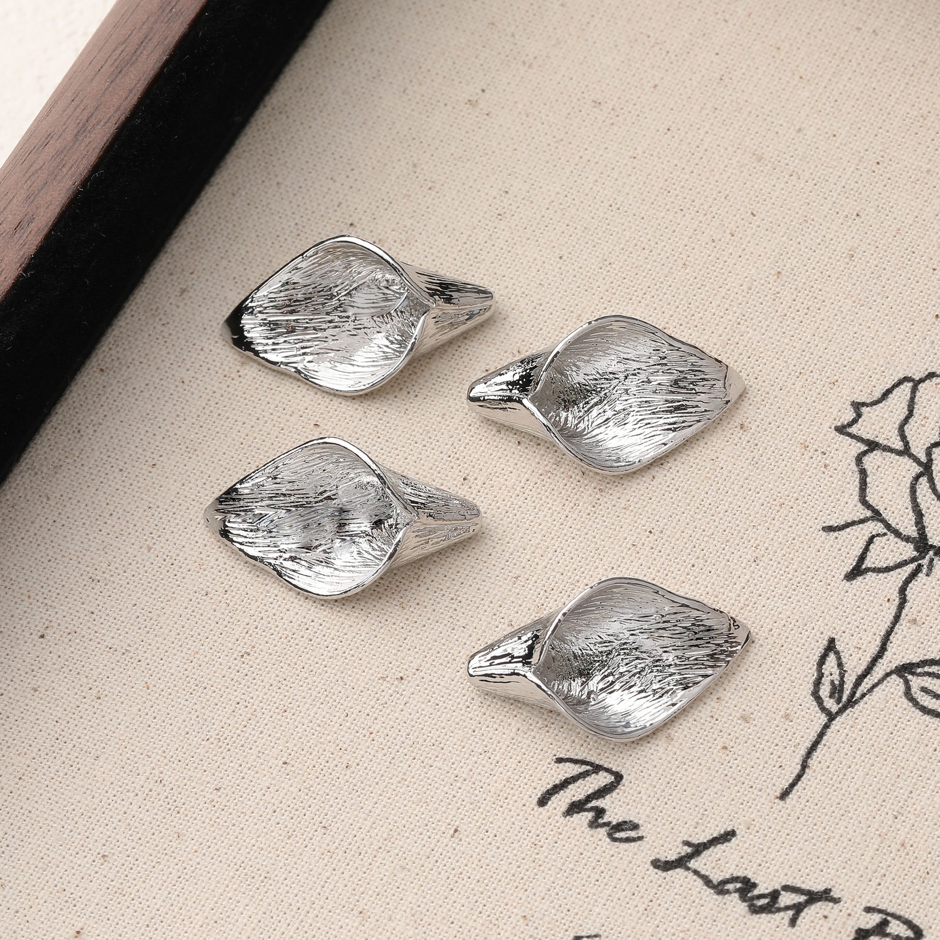 3:24.9x14.2x7mm white k 1 piece a style
