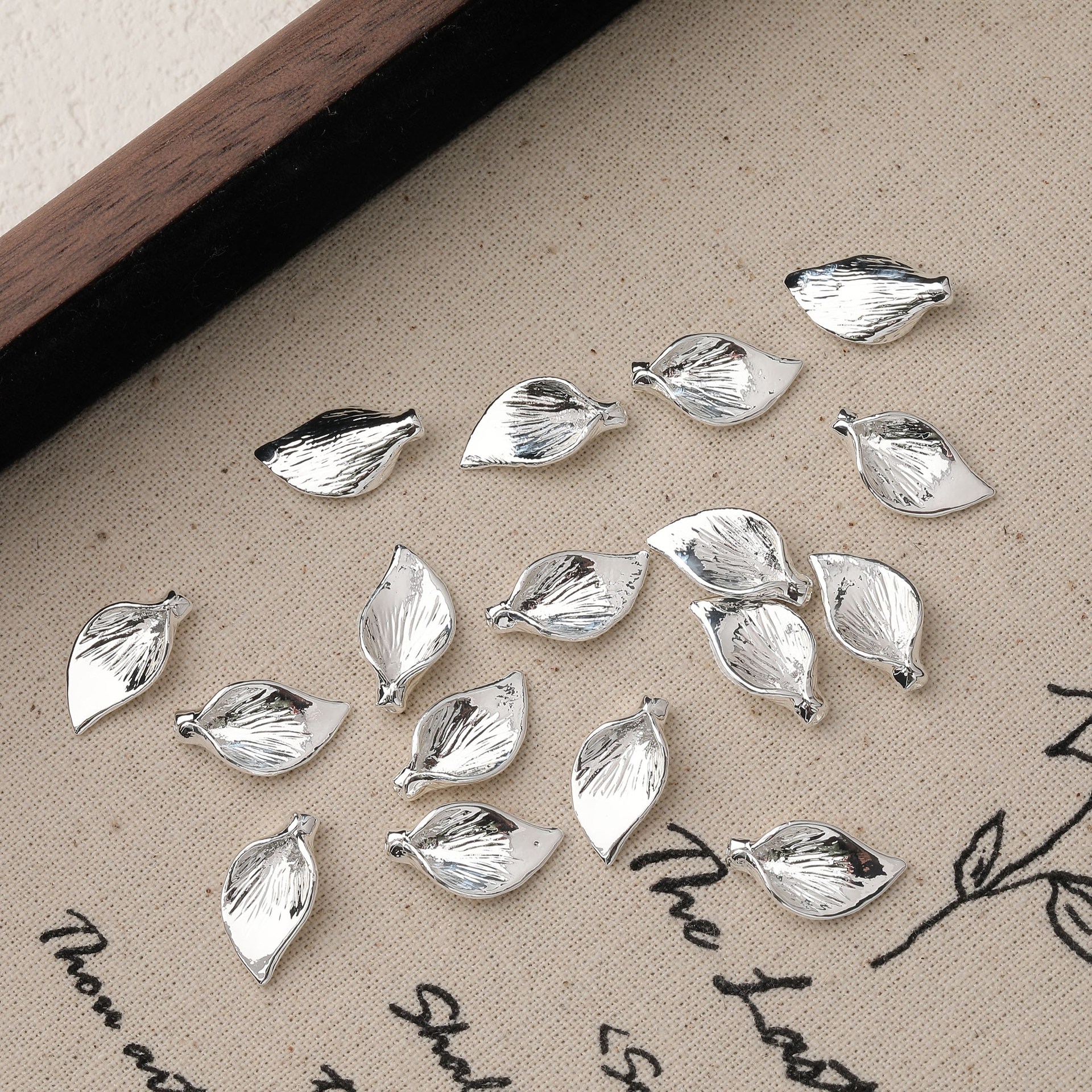 11:14.3x7.7x2.6mm white k 1 piece c style