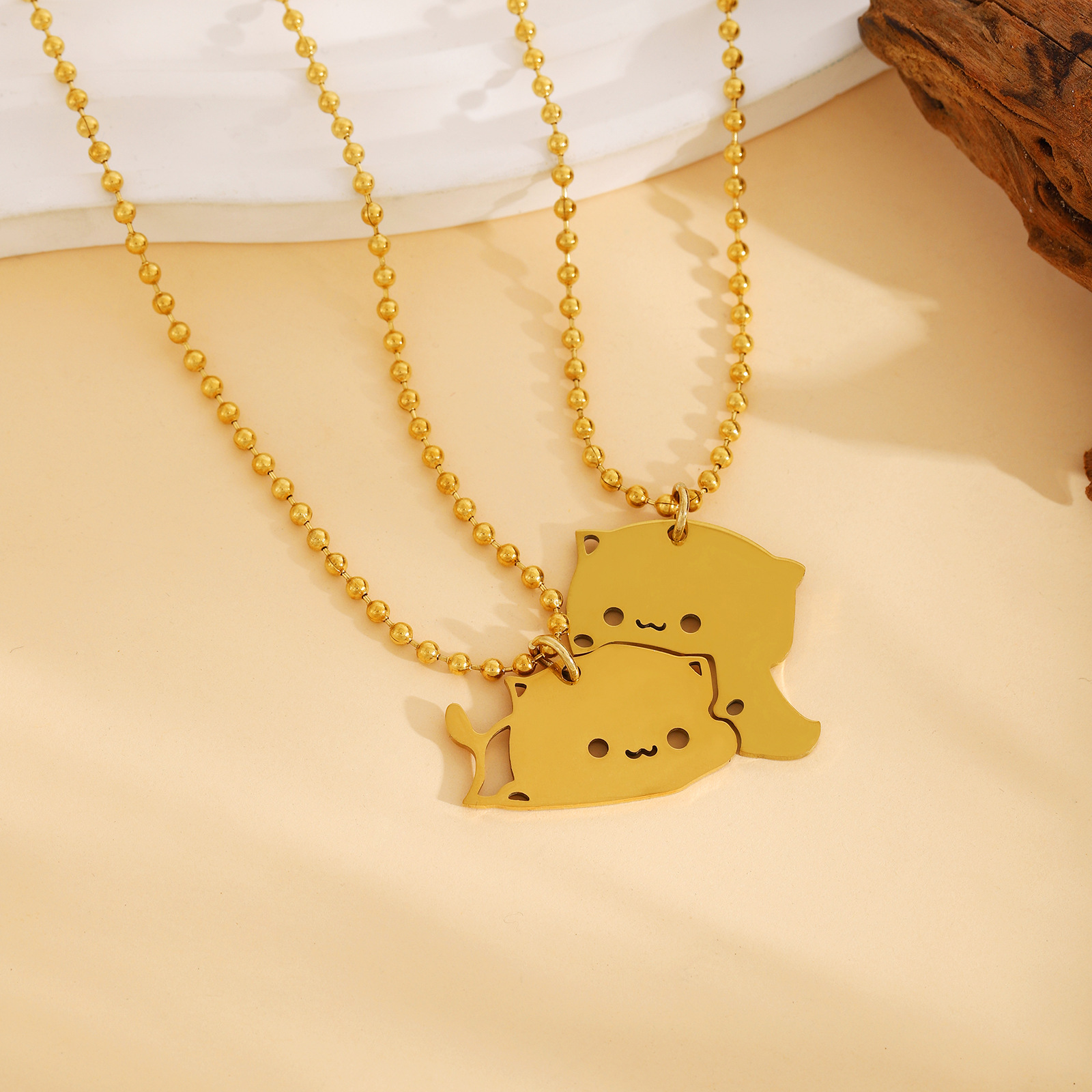 1 pair of cuddly cat necklace gold