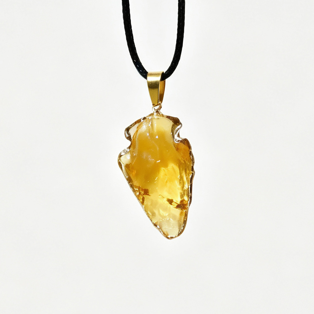 11:Yellow-edged arrow pendant