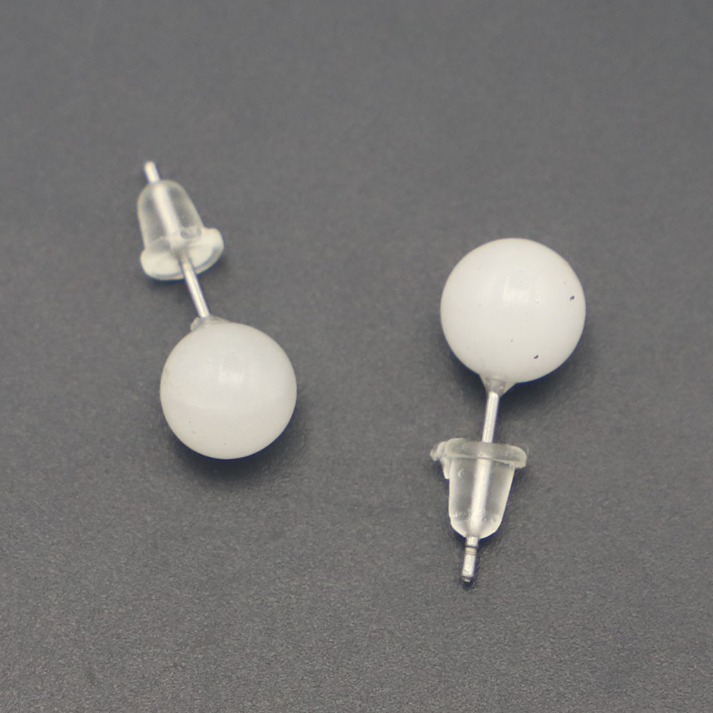 17:White marble