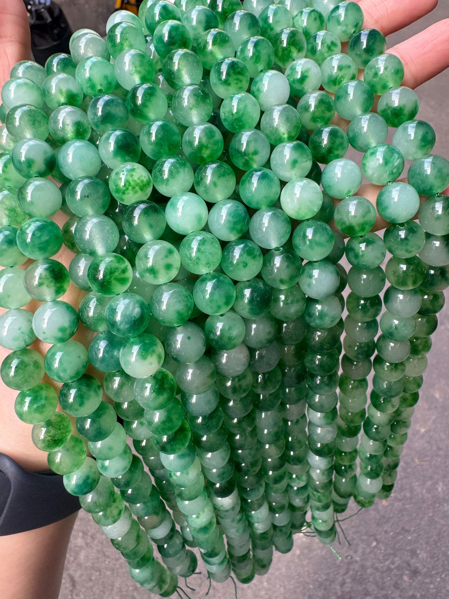 Green Flower-Carved Chalcedony 12mm