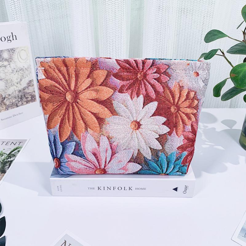 Jacquard three-dimensional flowers