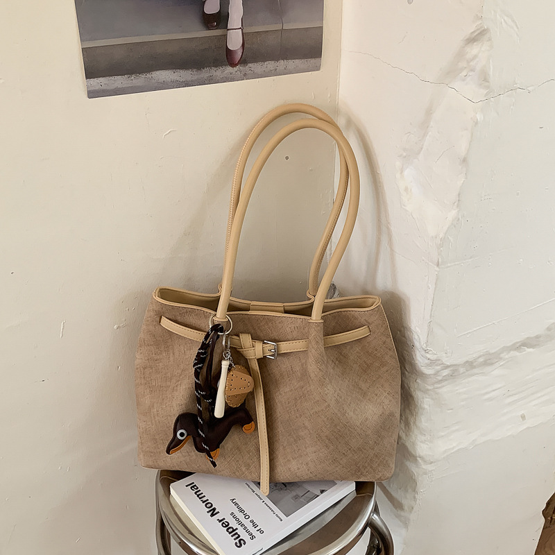 Khaki with pendant