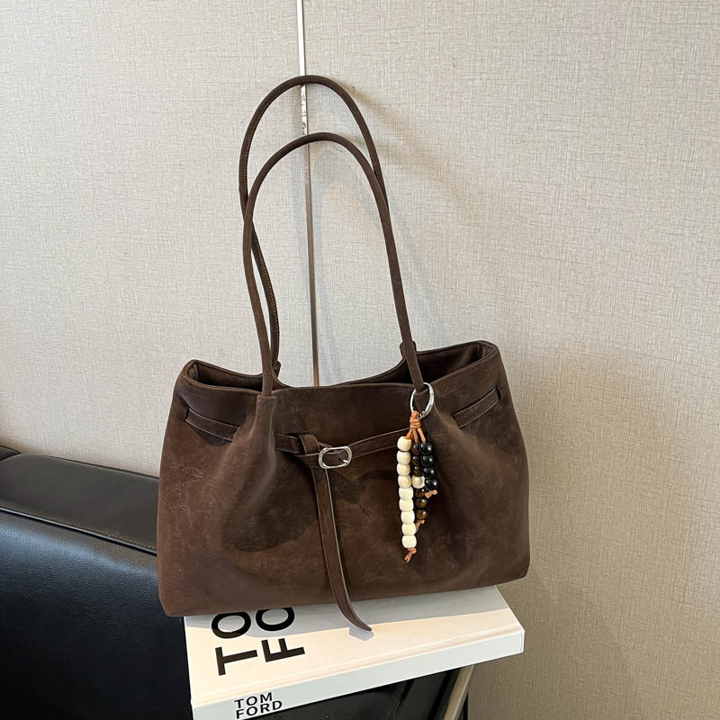 Suede coffee color with pendant
