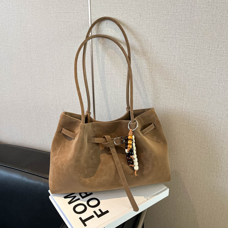 Suede brown with pendant