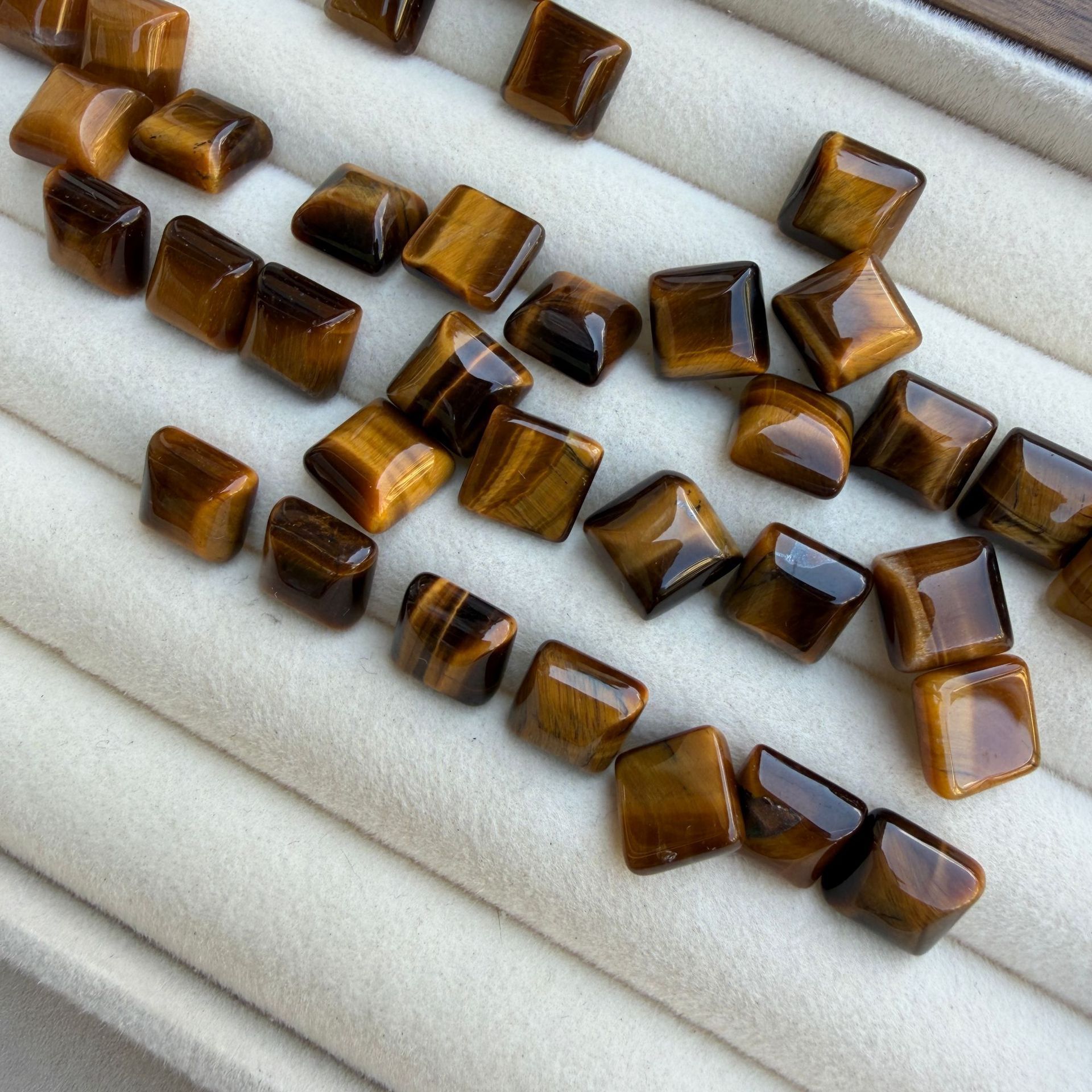 1:Tiger s Eye Stone