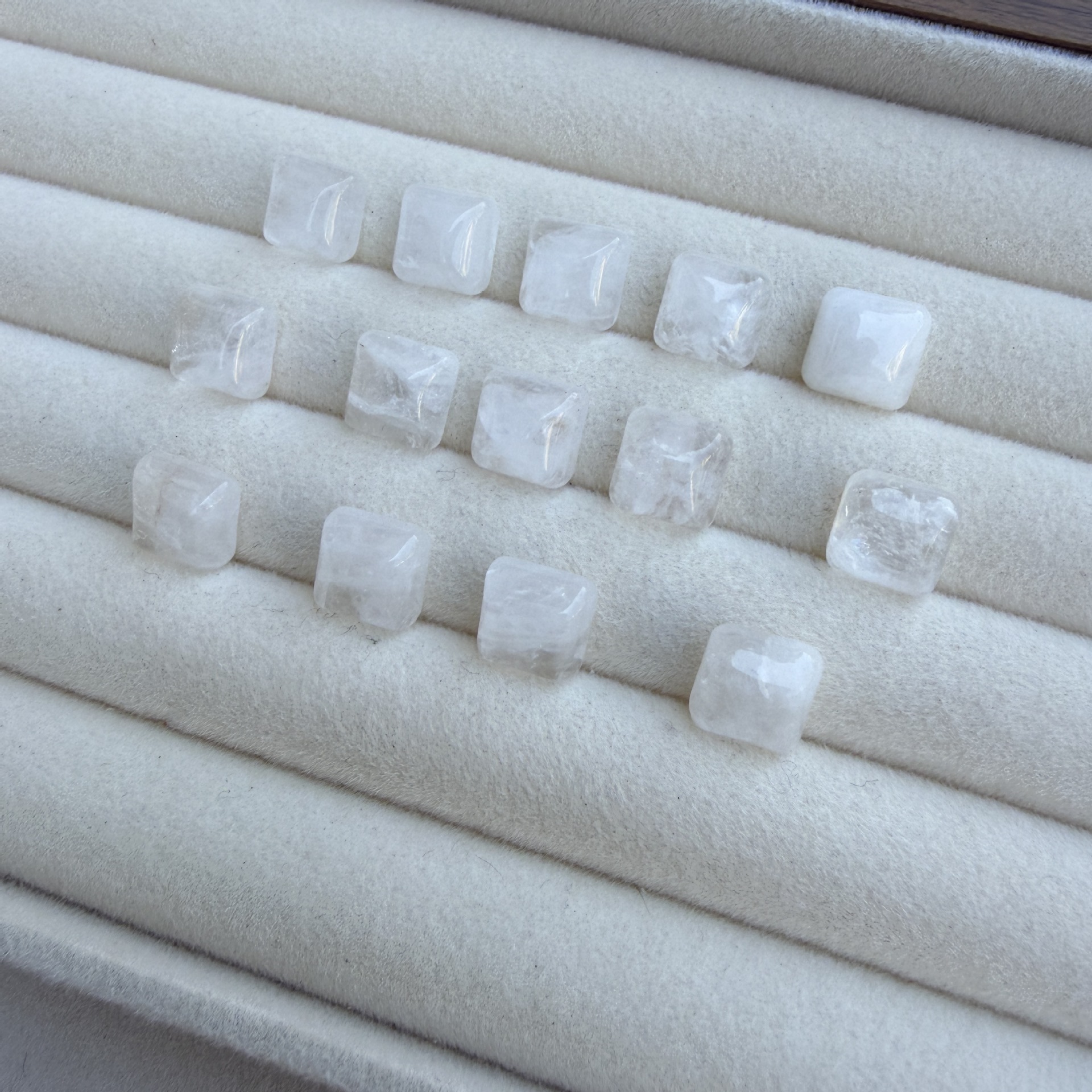 13:White crystal