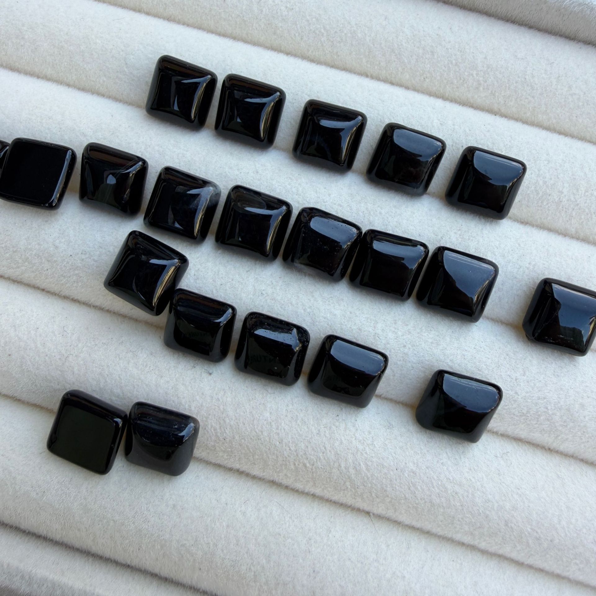19:Black agate