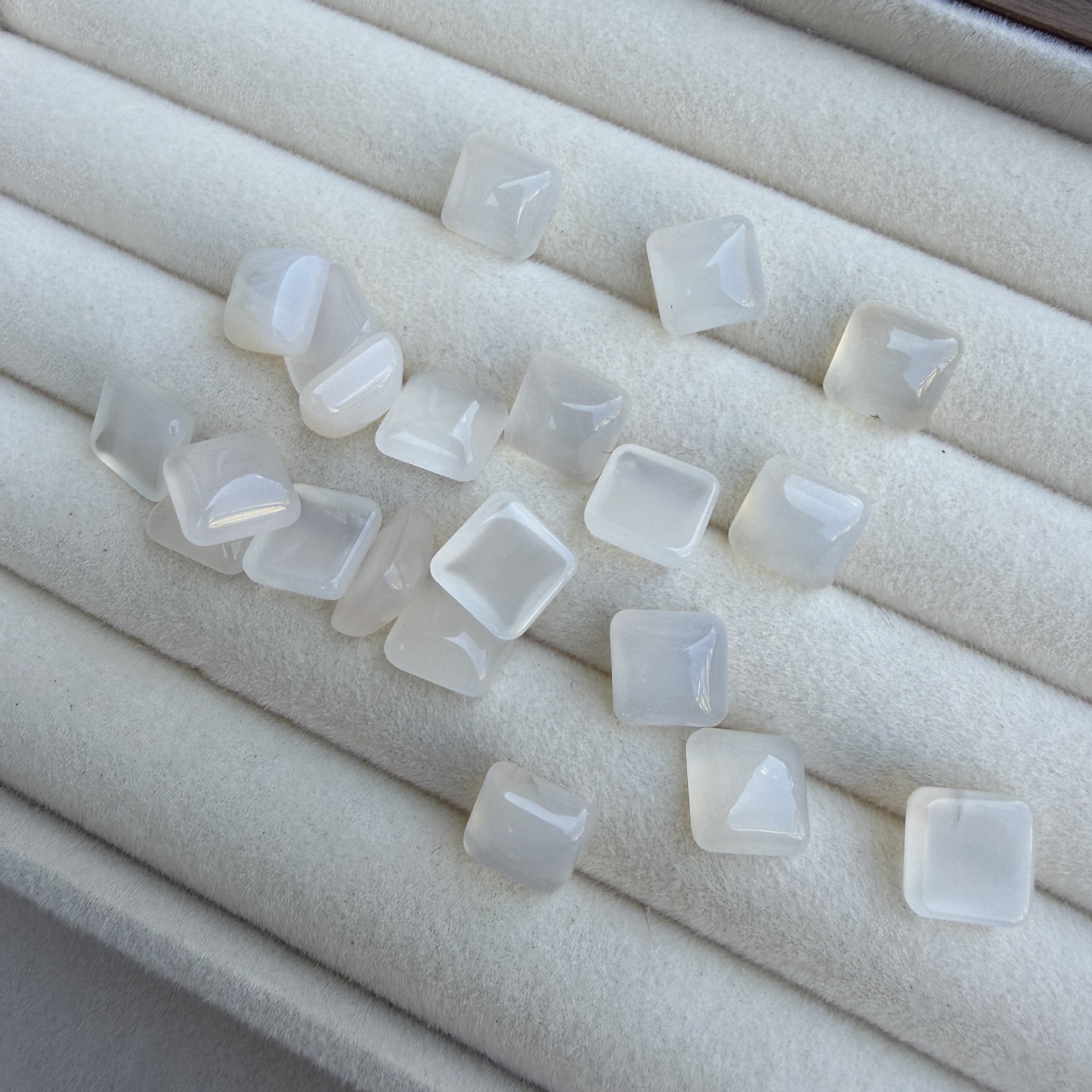 20:White agate