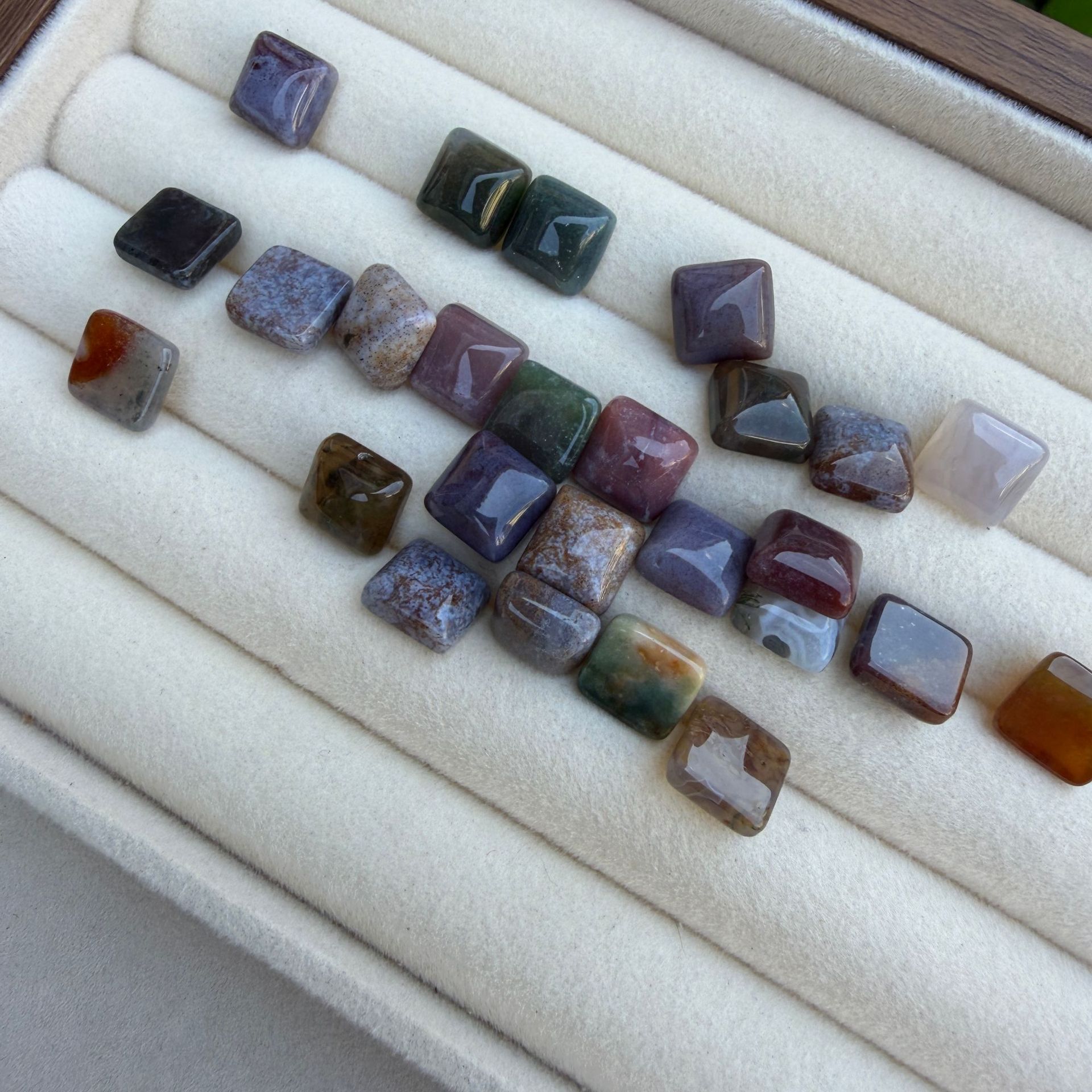 22:Indian agate