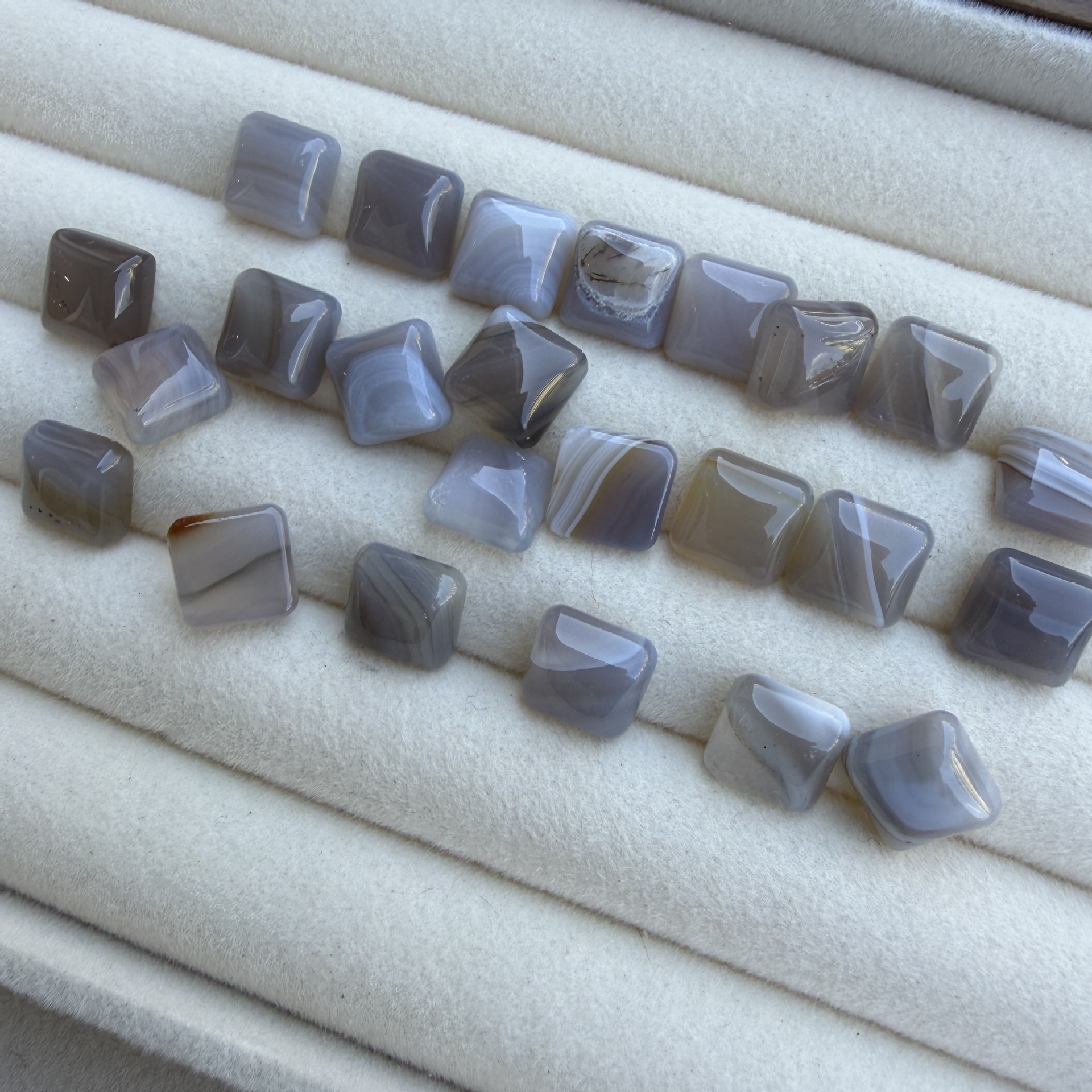 23:Gray agate