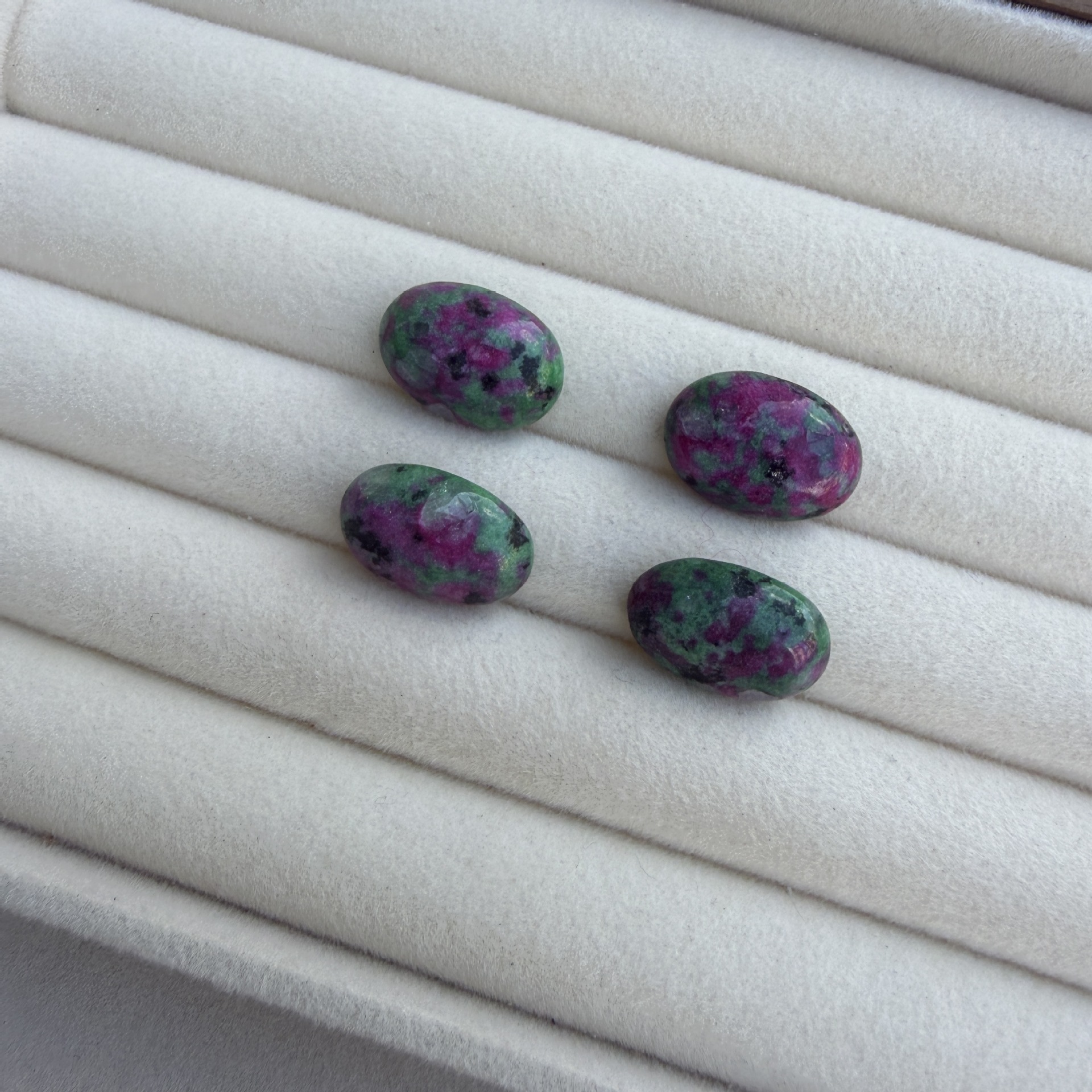 Red and Green Treasure 13x18mm