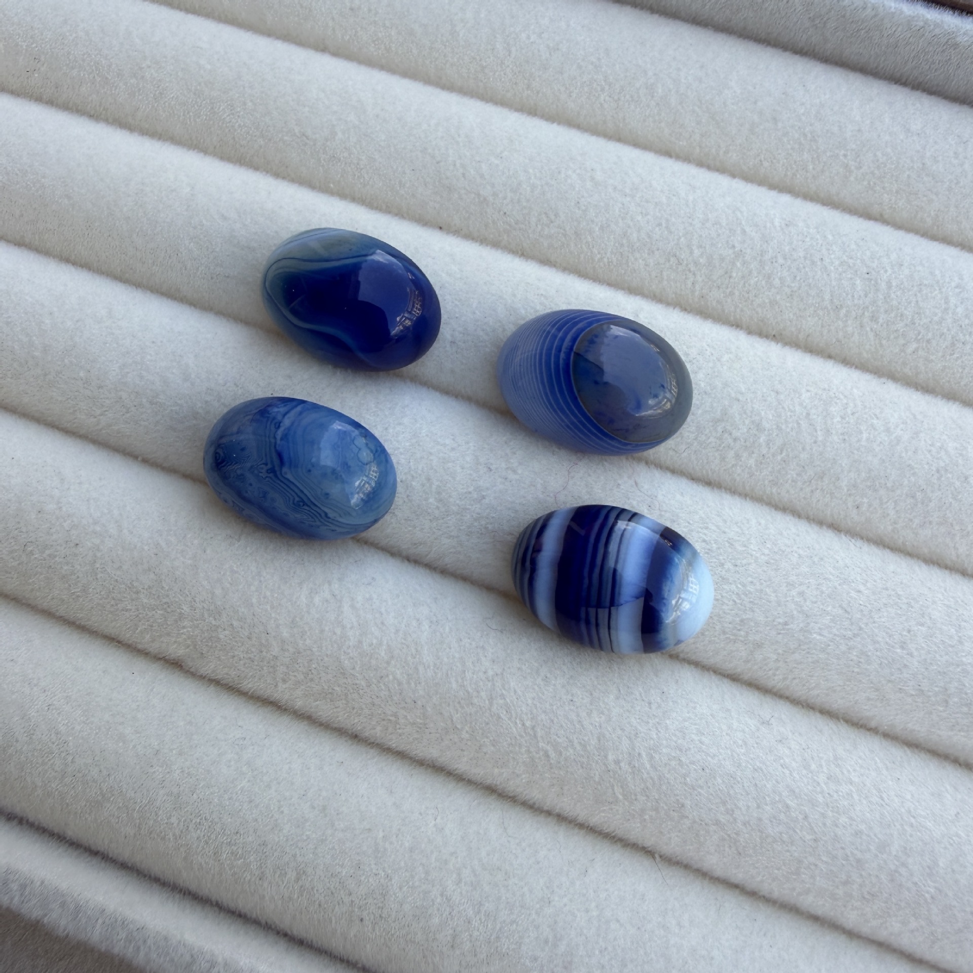 31:Dark blue striped agate
