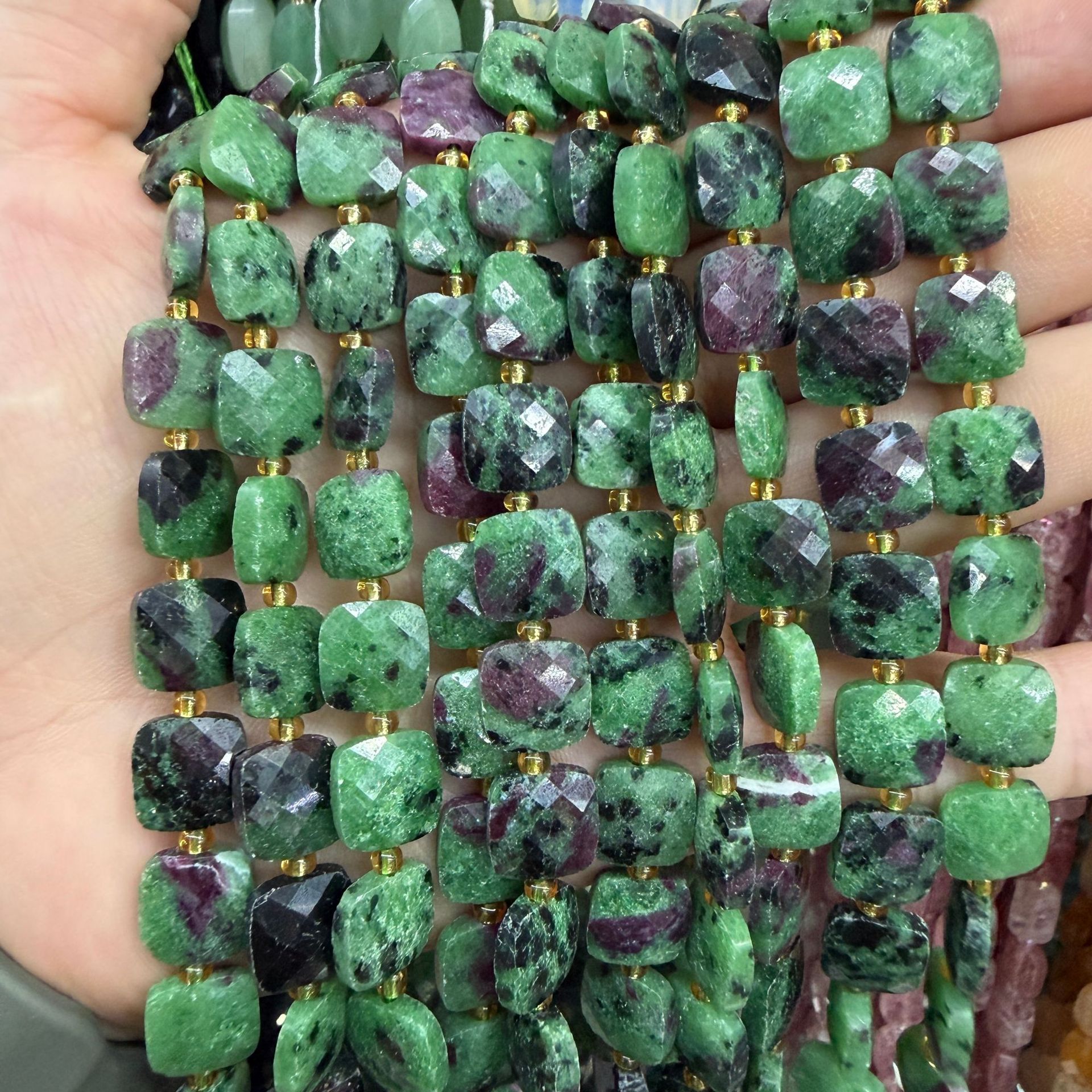 11:Red and Green Treasure