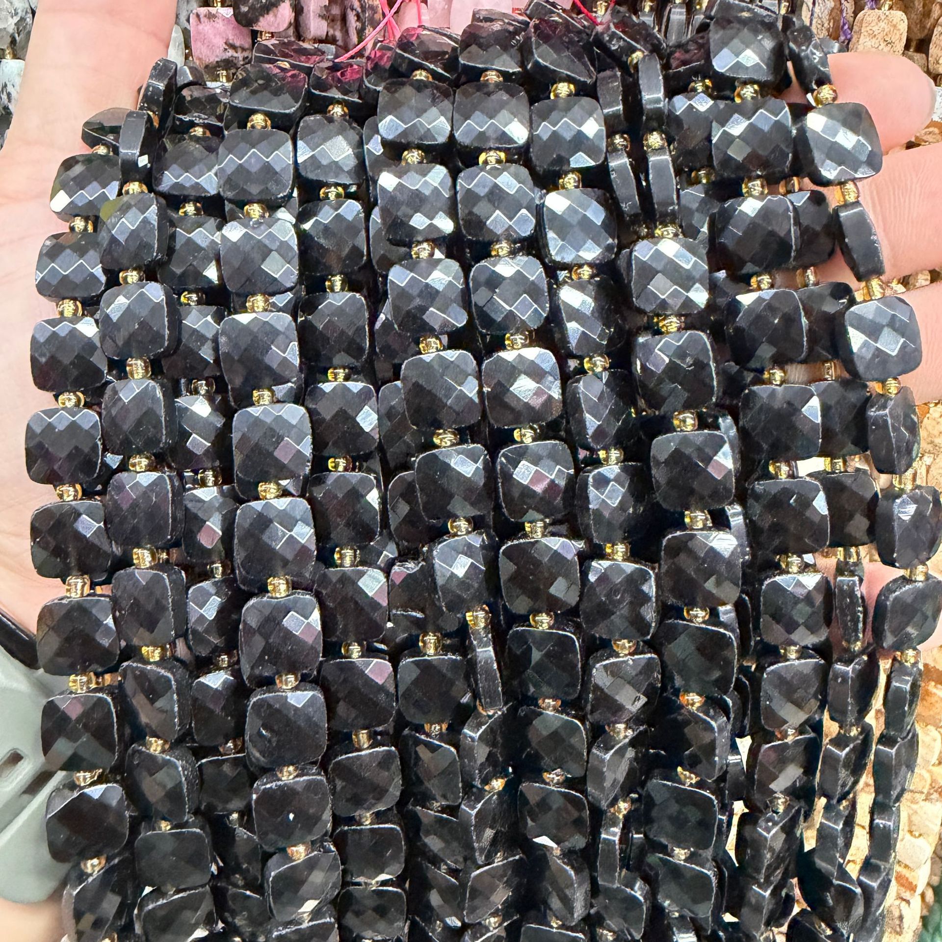 16:Black agate