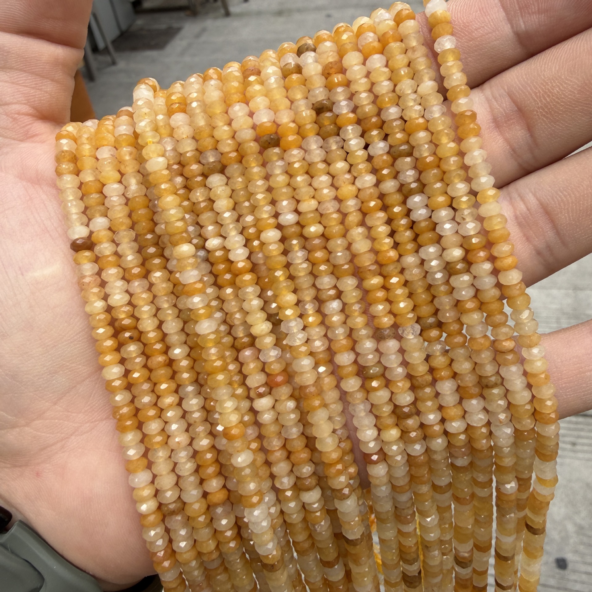 Topaz 2x4mm