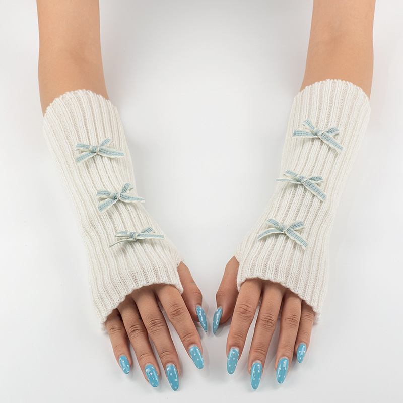 White and green knot