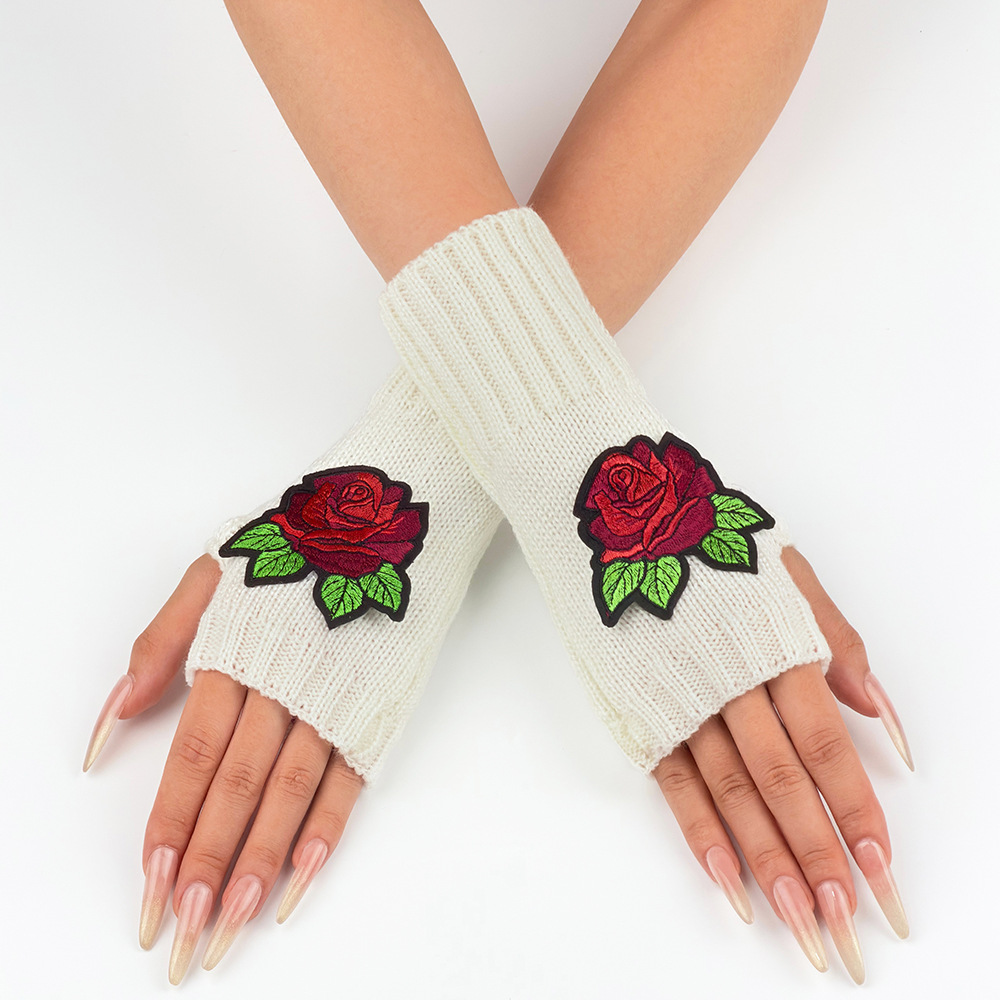 White - 4 rose petals