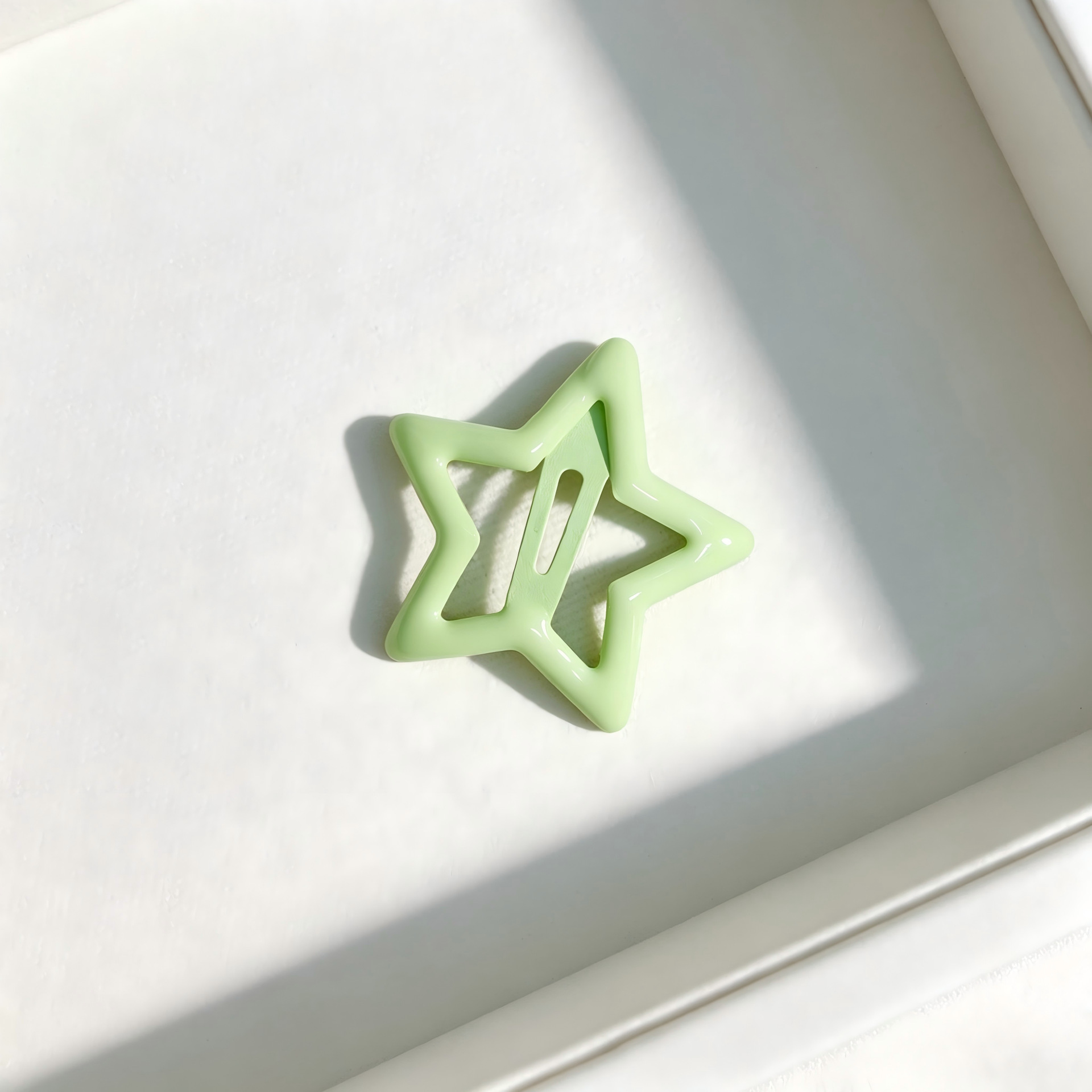 27:Glossy light green